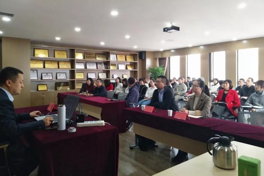 学无止境|安博官网（中国）项目管理有限公司举办法律知识专题培训